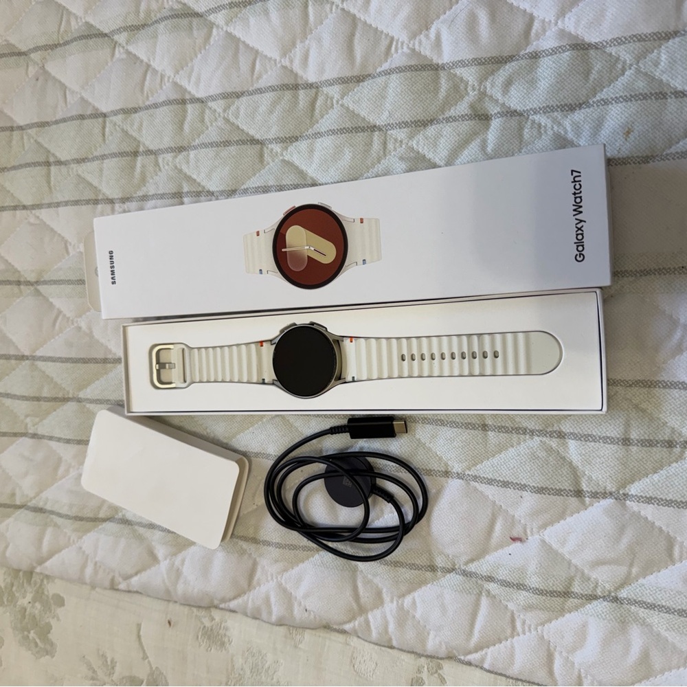 Samsung Smartwatch - White and Black